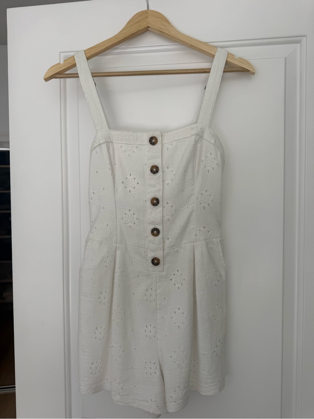 Hollister Cream Eyelet Button-Front Mini Romper Size Small